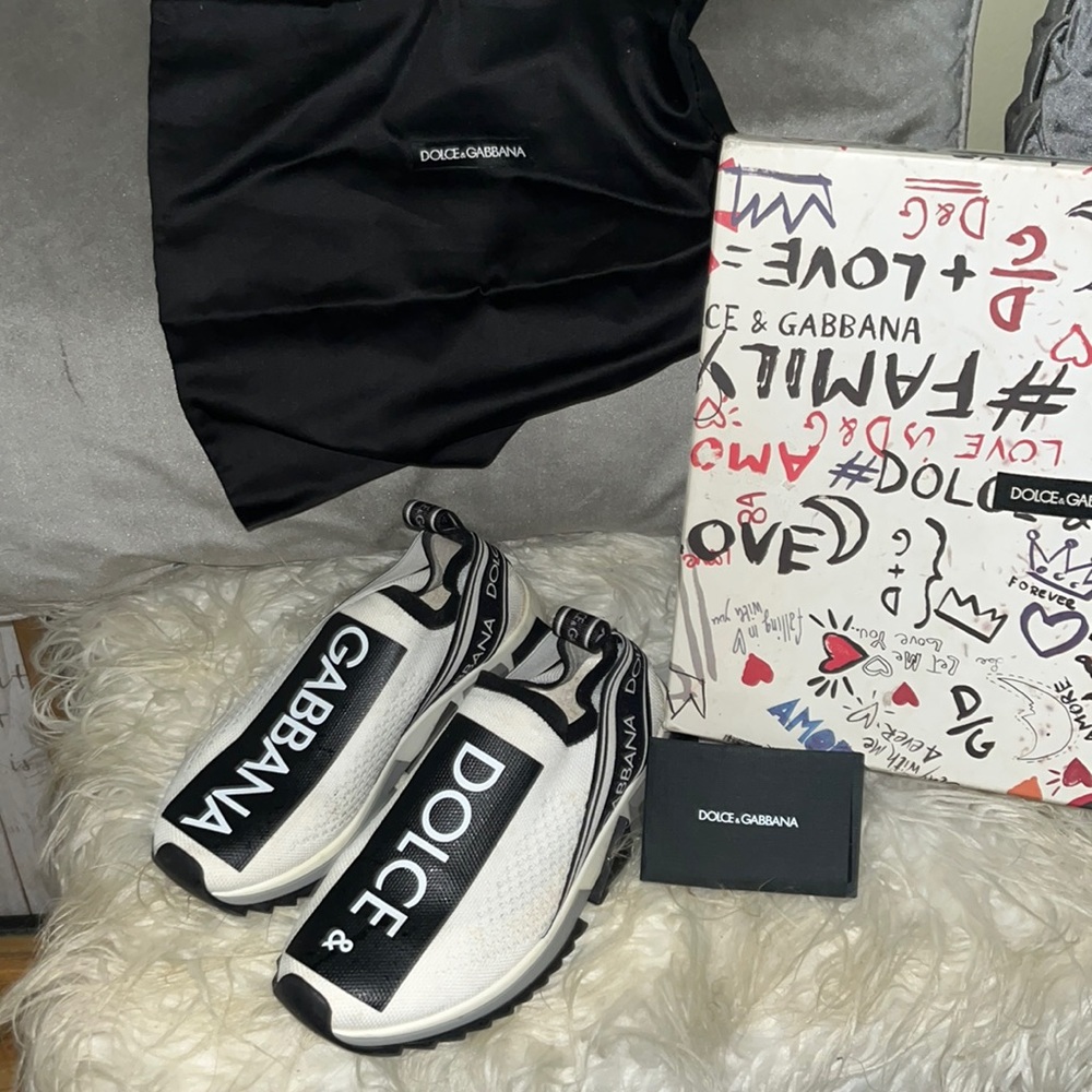 Fairly new work few times., comes with original box, dustbag, & card